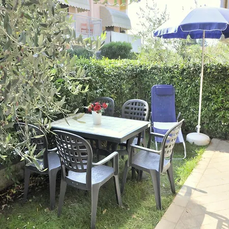 Small With Swimming Pool And 8 Lovely *