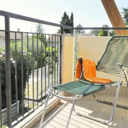 Small With Swimming Pool And 8 Lovely 펜션 라찌제