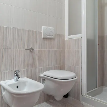 Small With Swimming Pool And 8 Lovely 라찌제