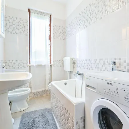 Small With Swimming Pool And 8 Lovely Ferienhaus *