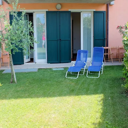 Small With Swimming Pool And 8 Lovely Ferienhaus