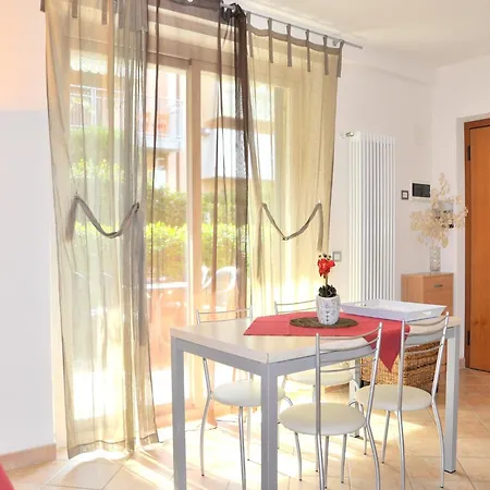 Small With Swimming Pool And 8 Lovely Ferienhaus *