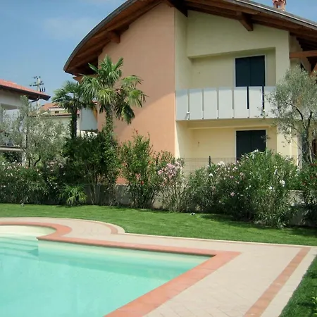 Small With Swimming Pool And 8 Lovely Дом отдыха *