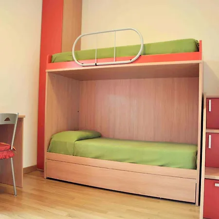 Дом отдыха Small With Swimming Pool And 8 Lovely *