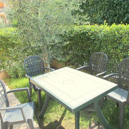 Small With Swimming Pool And 8 Lovely Лацизе