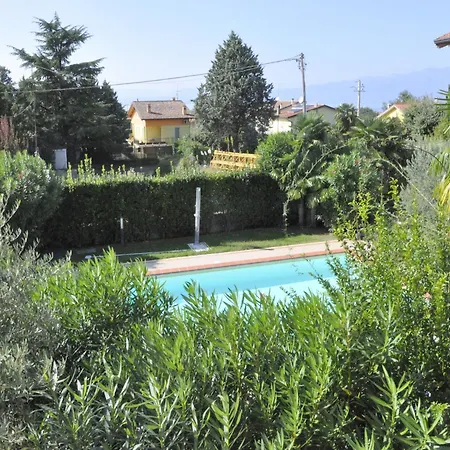 Small With Swimming Pool And 8 Lovely Дом отдыха