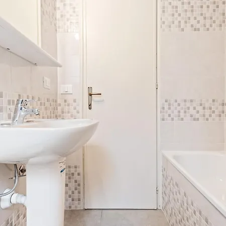 Small With Swimming Pool And 8 Lovely לאזיסה